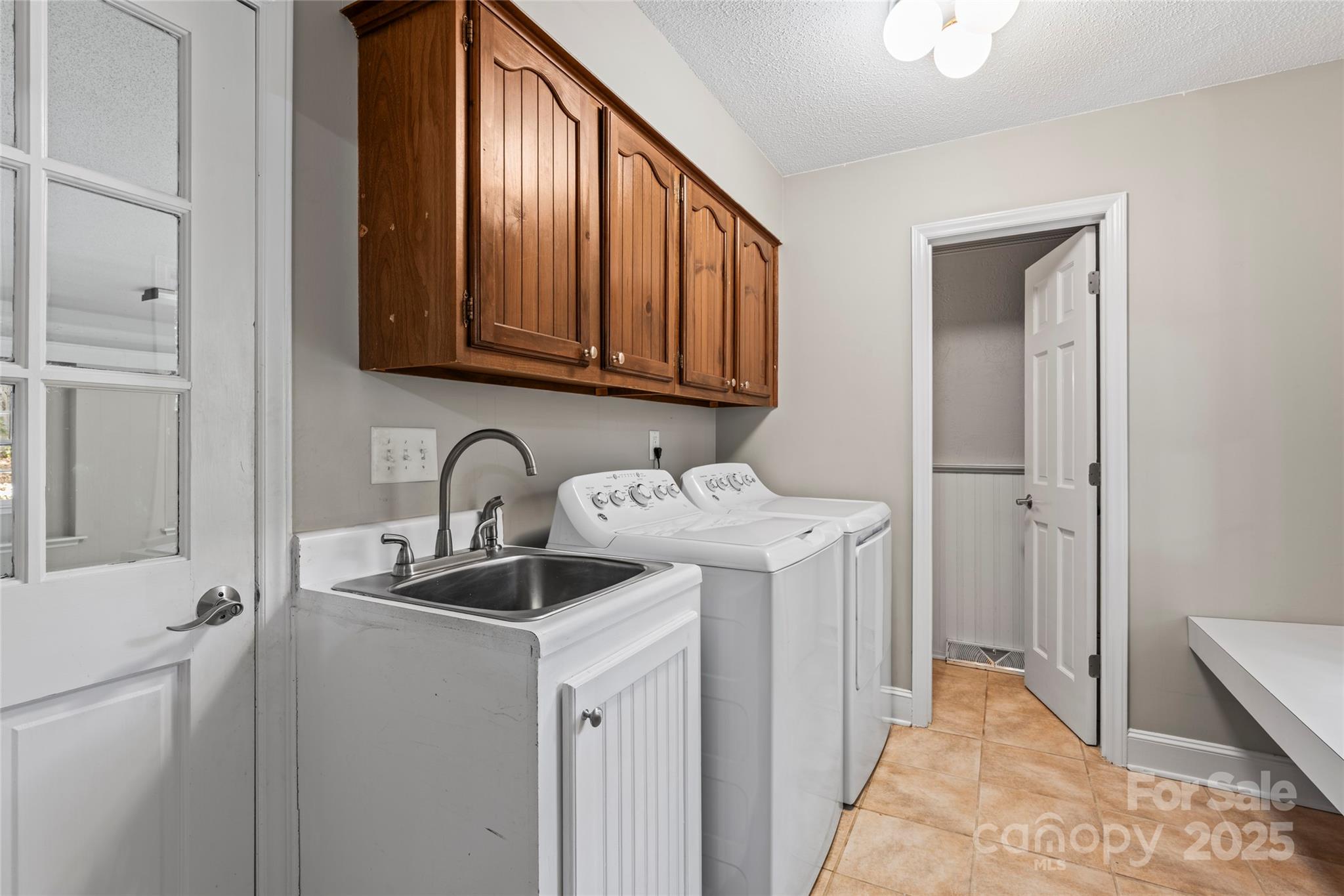 3616 Spokeshave Lane Matthews, NC 28105 - Photo 39 of 45 a kitchen with a sink and cabinets