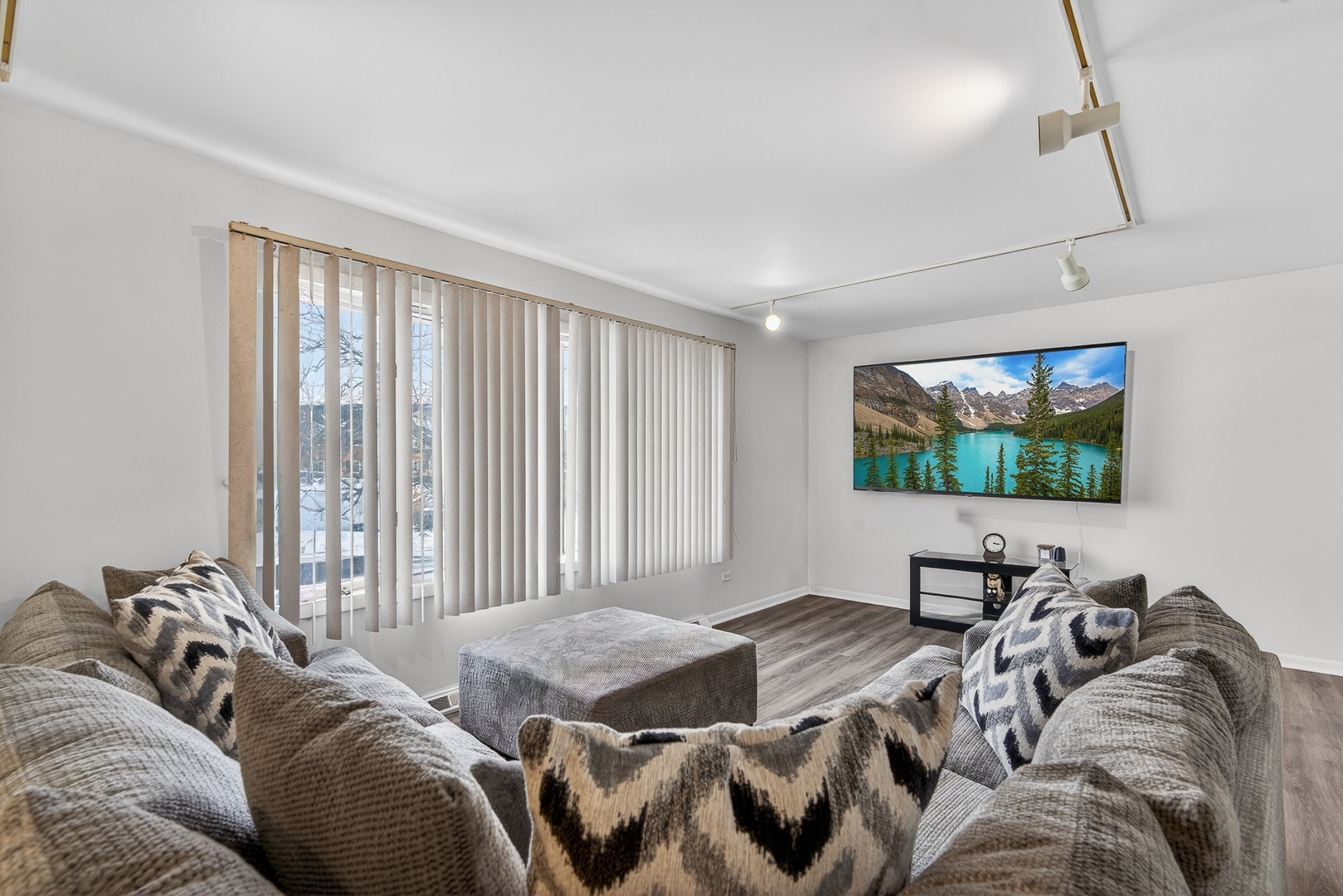 8834 Plainfield Road Brookfield, IL 60513 - Photo 2 of 20