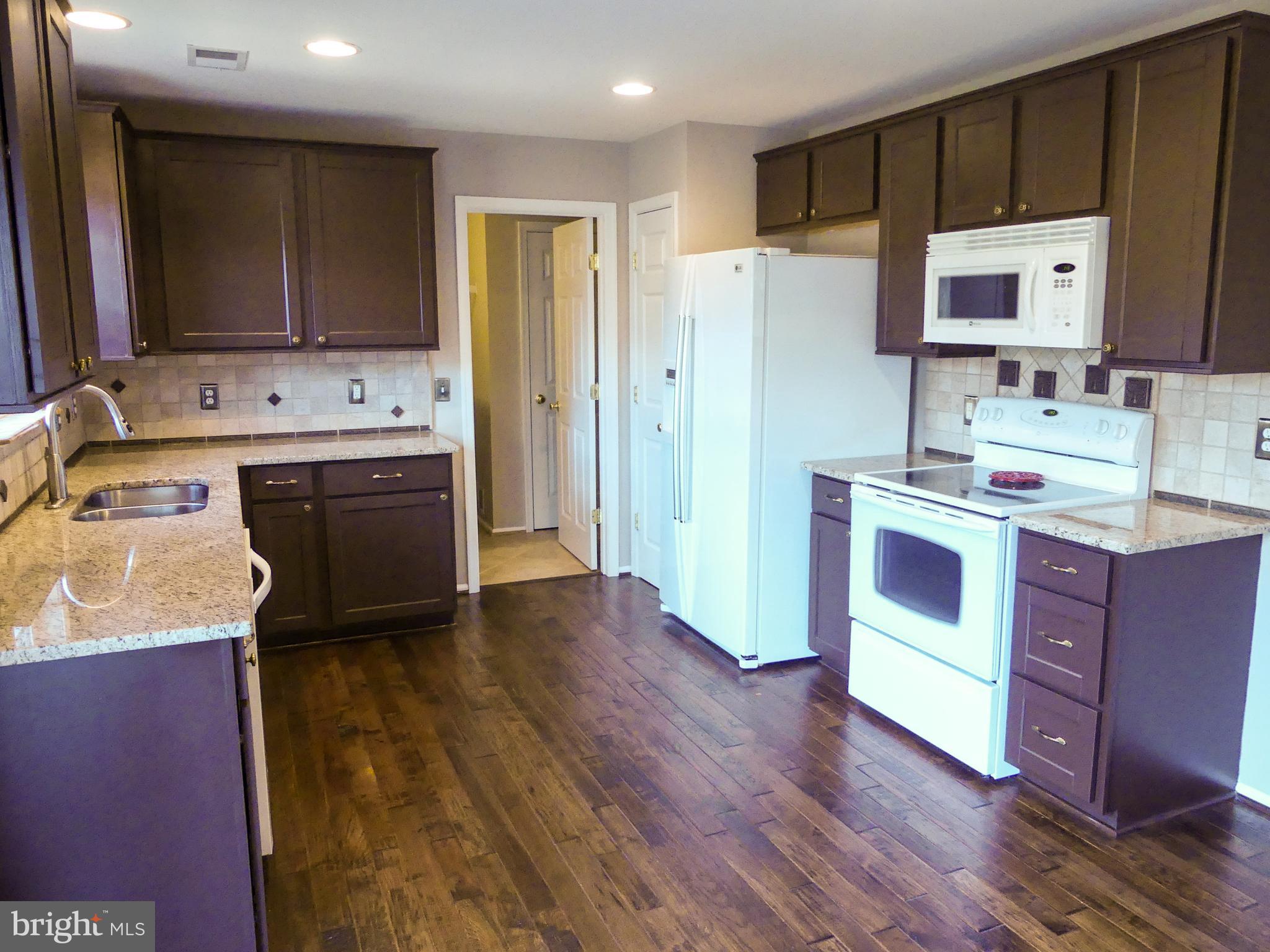 28 Ripley Road Stafford, VA 22556 - Photo 3 of 29 Delightful Kitchen, Granite and Hardwood.
