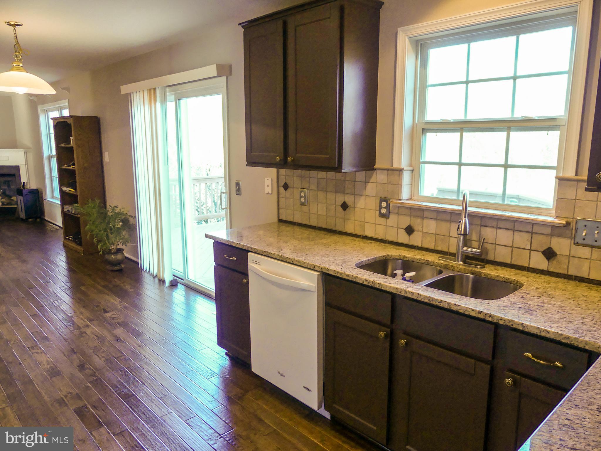 28 Ripley Road Stafford, VA 22556 - Photo 4 of 29 Complete with Backsplash and back yard views.
