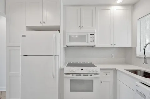 $259,900 | 2311 Northeast 36th Street, Unit 2F, Lighthouse Point, FL 33064