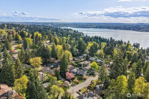 $2,598,000 | 8255 Southeast 59th Street, Mercer Island, WA 98040