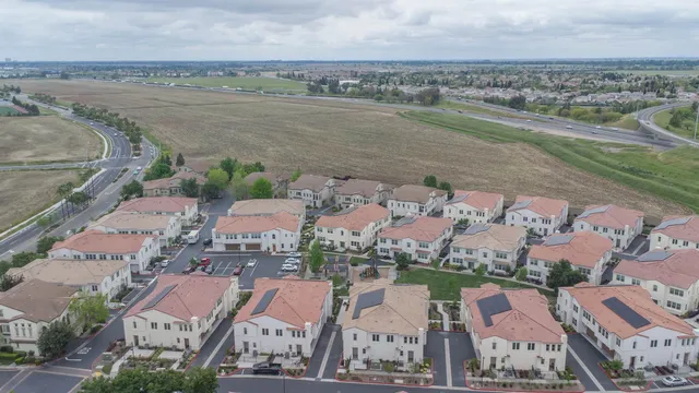 $415,000 | 5301 East Commerce Way, Unit 34104, Sacramento, CA 95835