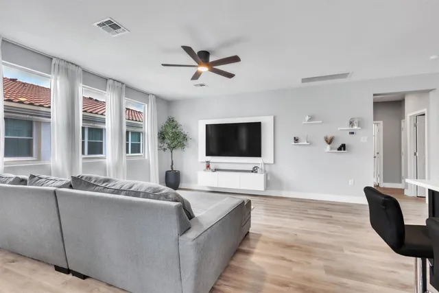 $415,000 | 5301 East Commerce Way, Unit 34104, Sacramento, CA 95835