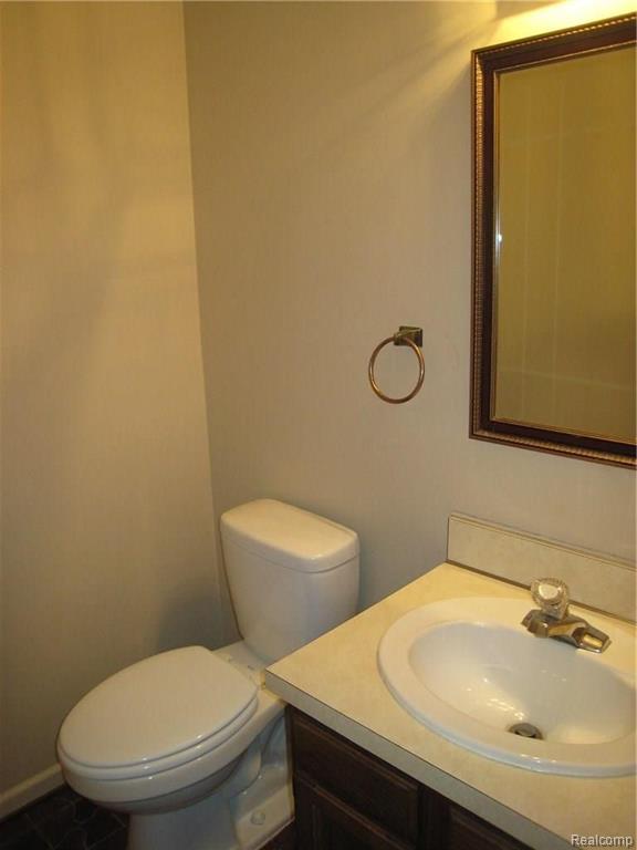 908 Ravine Terrace Rochester, MI 48307 - Photo 15 of 22