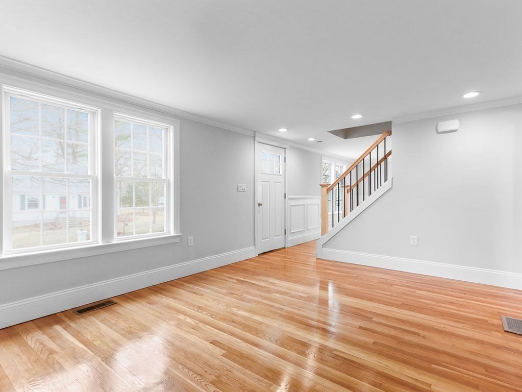 11 Cooper Road Natick, MA 01760 - Photo 4 of 38
