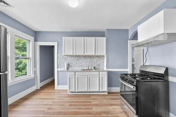 $2,000 | 1105 North Main Street, Unit 3, Waterbury, CT 06704