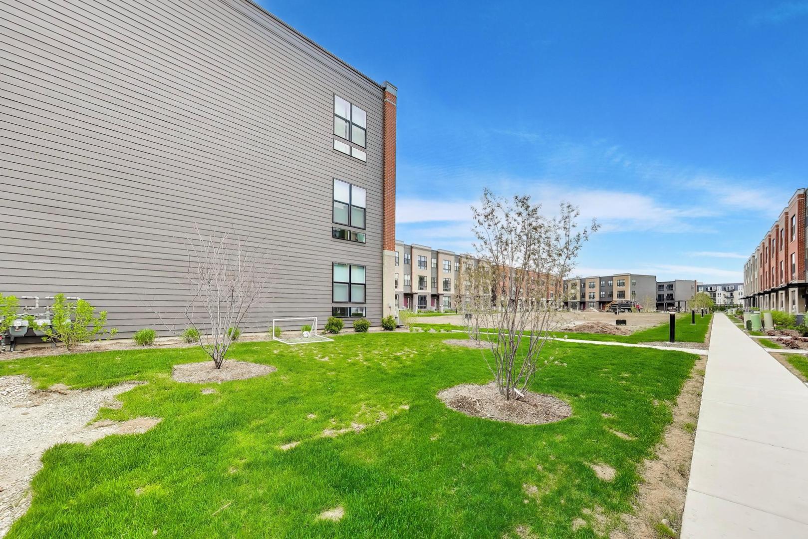 331 Summit Circle Lombard, IL 60148 - Photo 2 of 50