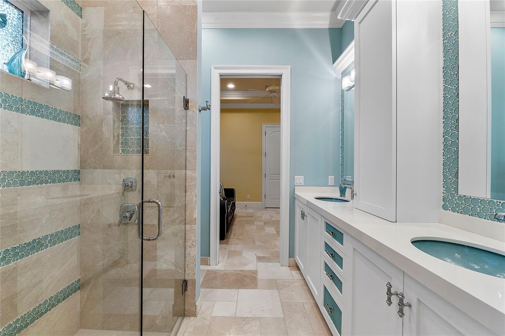 3430 Northeast 23rd Avenue Lighthouse Point, FL 33064 - Photo 32 of 44 Jack and Jill Bathroom