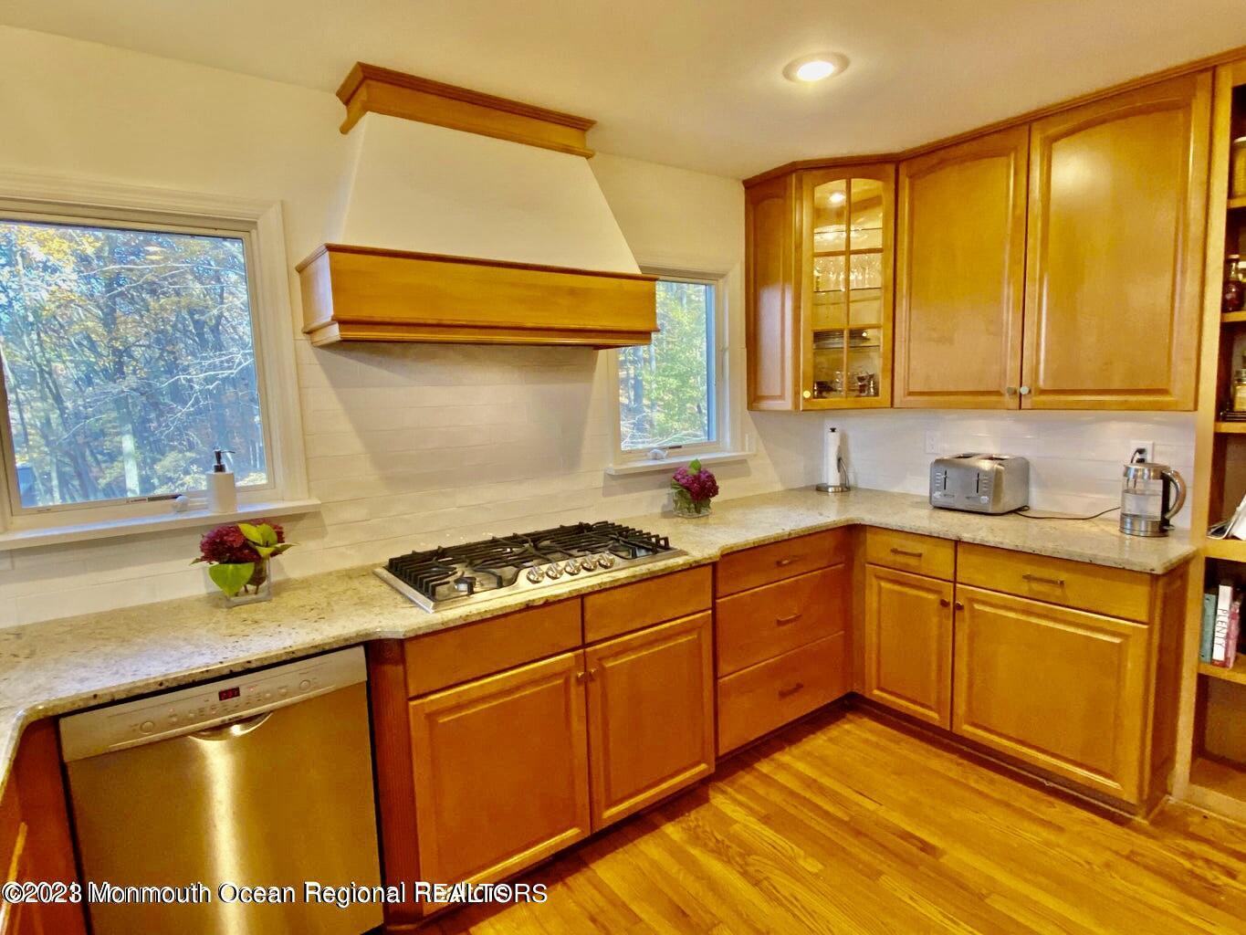 26 Van Brackle Road Holmdel, NJ 07733 - Photo 11 of 36 20211118124650749210000000-o