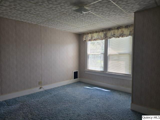 118 South Fayette Street Carthage, IL 62321 - Photo 27 of 32 an empty room with a window