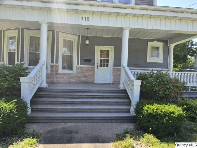 118 South Fayette Street Carthage, IL 62321 - Photo 30 of 32 a front view of a house with a garden