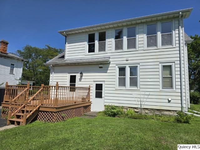 118 South Fayette Street Carthage, IL 62321 - Photo 31 of 32 a front view of a house with a garden
