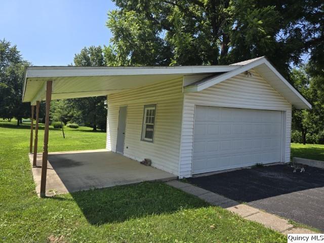 118 South Fayette Street Carthage, IL 62321 - Photo 32 of 32 a view of a house with backyard and porch