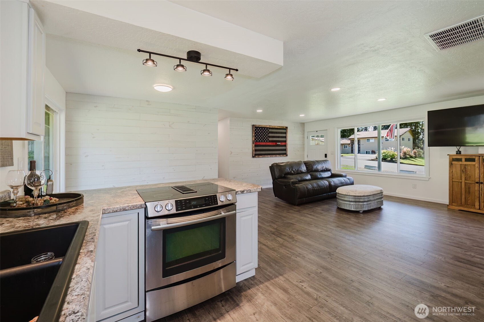 3018 Rozewood Drive Northeast Bremerton, WA 98310 - Photo 9 of 27