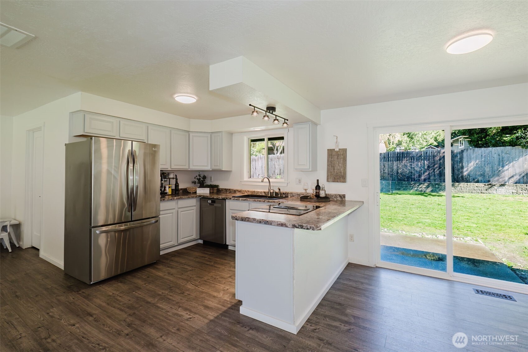 3018 Rozewood Drive Northeast Bremerton, WA 98310 - Photo 10 of 27