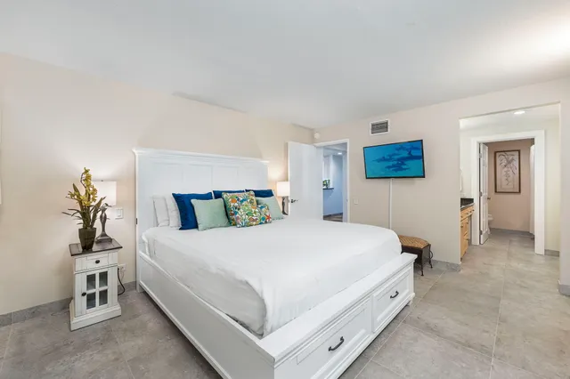 $2,399,000 | 75-6040 Alii Drive, Unit 108, Kailua-Kona, HI 96740