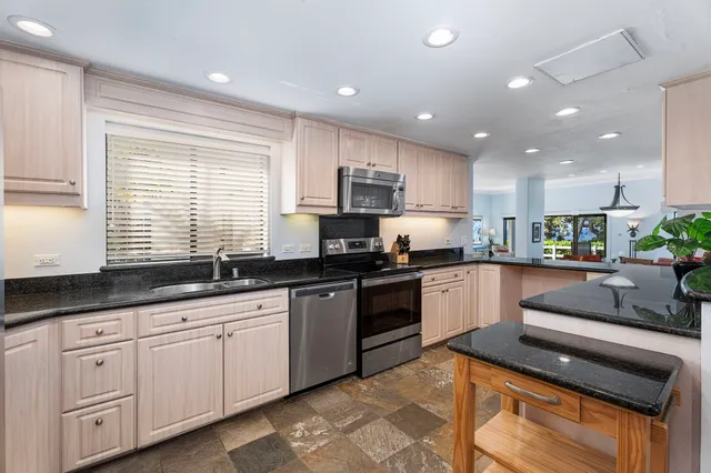 $2,399,000 | 75-6040 Alii Drive, Unit 108, Kailua-Kona, HI 96740