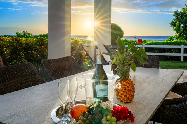 $2,399,000 | 75-6040 Alii Drive, Unit 108, Kailua-Kona, HI 96740