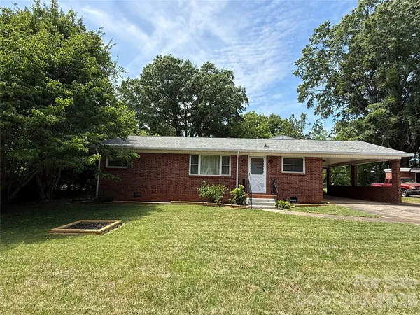 $299,900 | 2012 North Deal Avenue, Newton, NC 28658