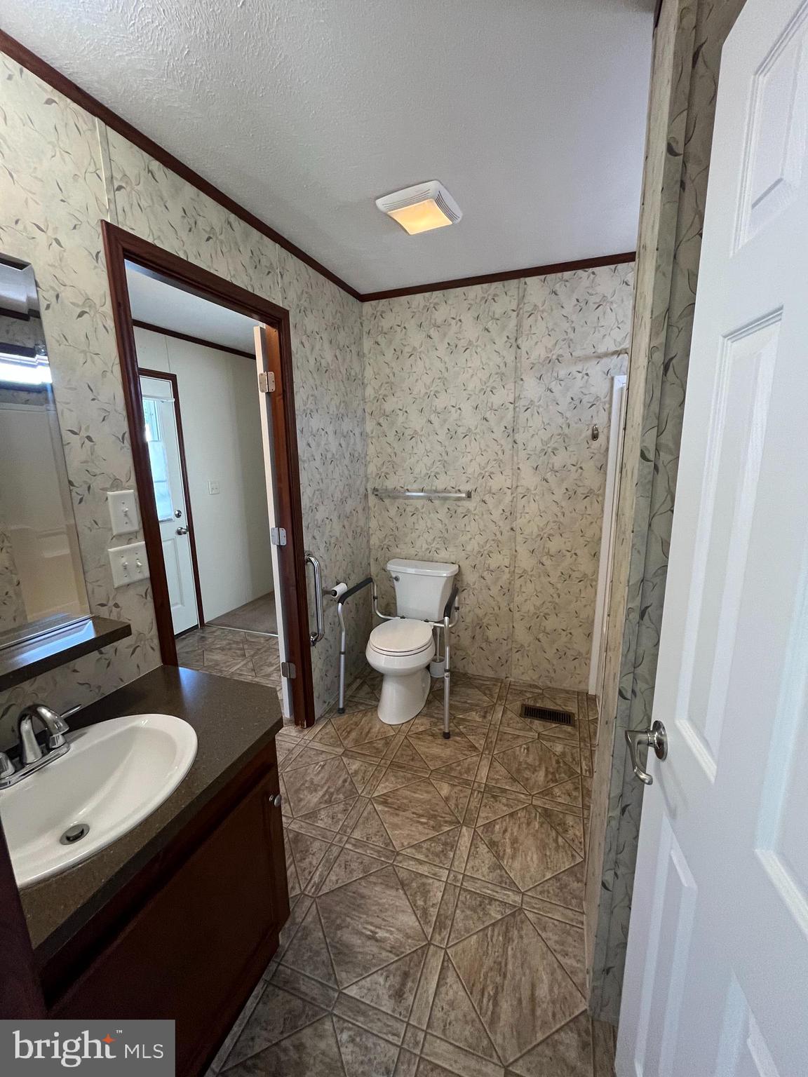 233 Robwood Road Baltimore, MD 21222 - Photo 32 of 38