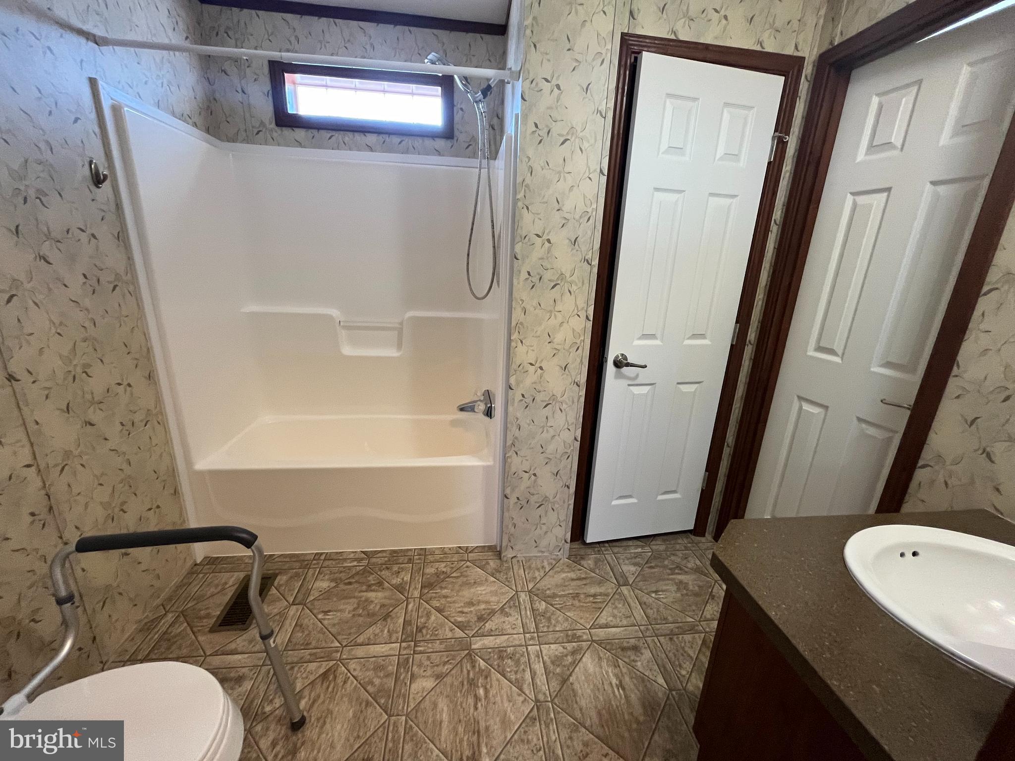 233 Robwood Road Baltimore, MD 21222 - Photo 34 of 38