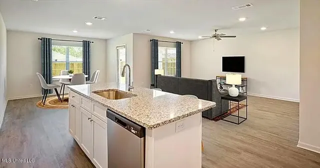 $2,099 | 8004 Westwood Circle, Ocean Springs, MS 39564