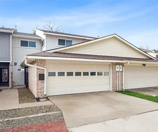 $424,900 | 930 Shady Creek Lane, Bedford, TX 76021