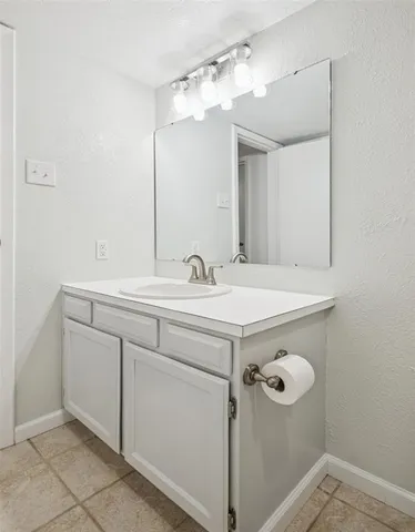 $424,900 | 930 Shady Creek Lane, Bedford, TX 76021