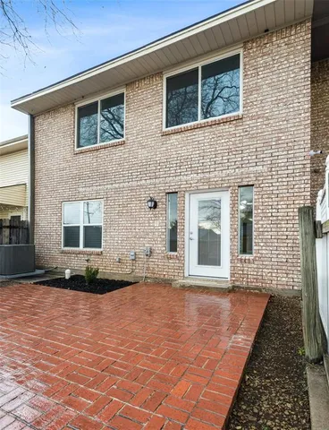 $424,900 | 930 Shady Creek Lane, Bedford, TX 76021