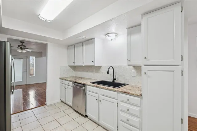 $424,900 | 930 Shady Creek Lane, Bedford, TX 76021