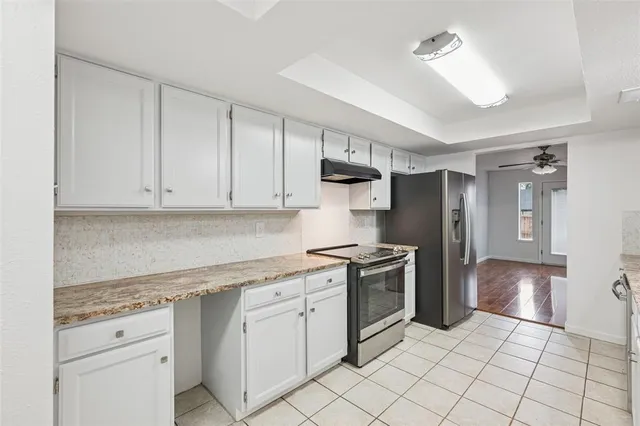 $424,900 | 930 Shady Creek Lane, Bedford, TX 76021