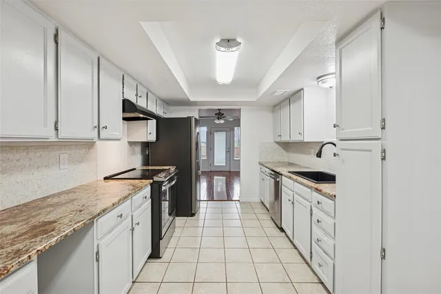 $424,900 | 930 Shady Creek Lane, Bedford, TX 76021