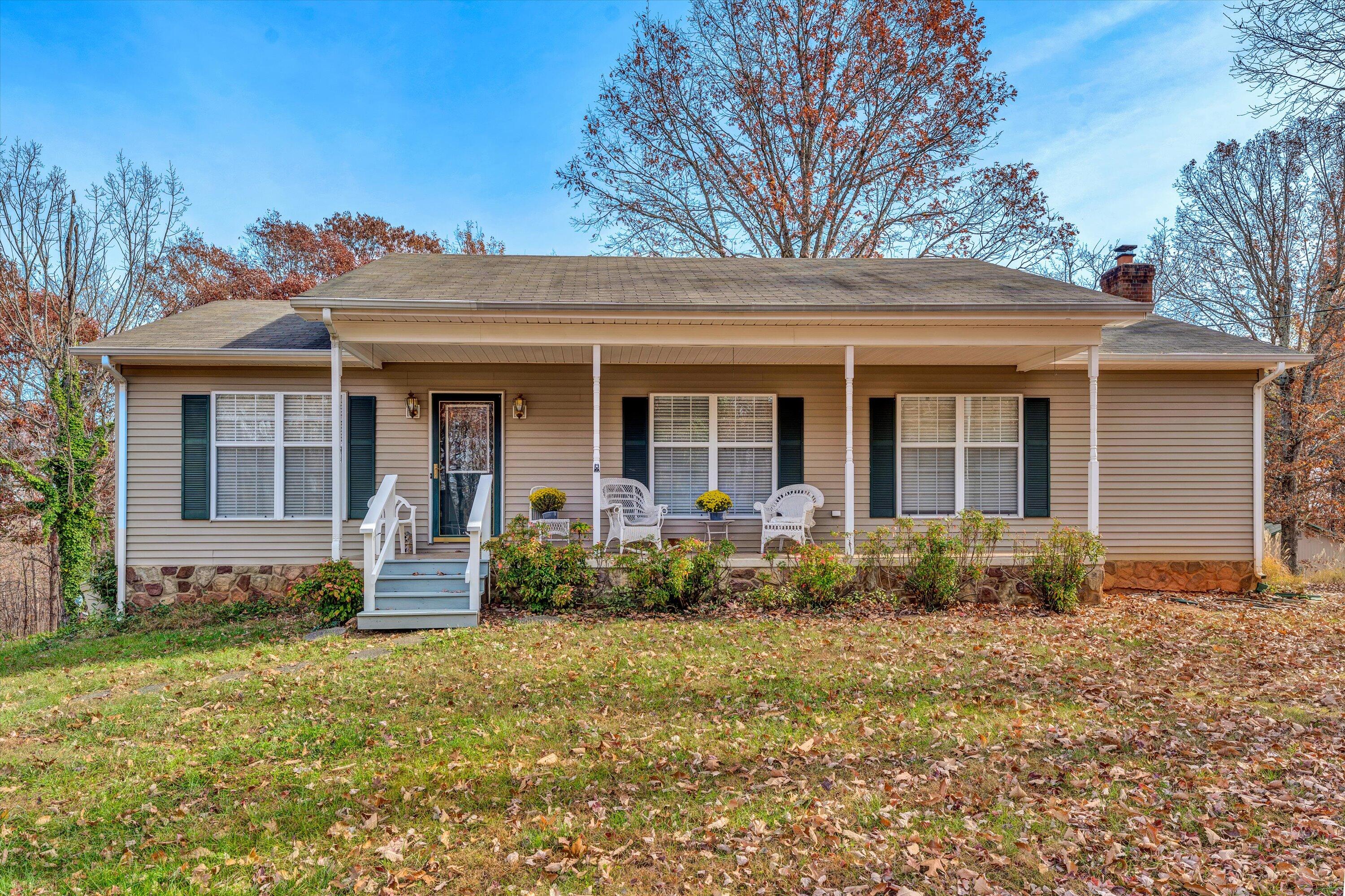 1288 Tuck Road Moneta, VA 24121 - Photo 2 of 36 02-111420230117