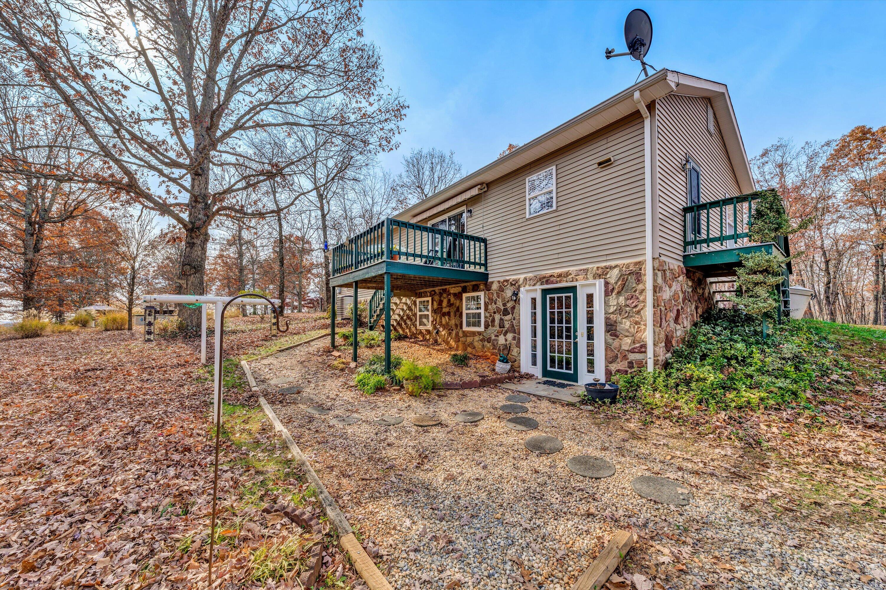1288 Tuck Road Moneta, VA 24121 - Photo 24 of 36 24-111420230120