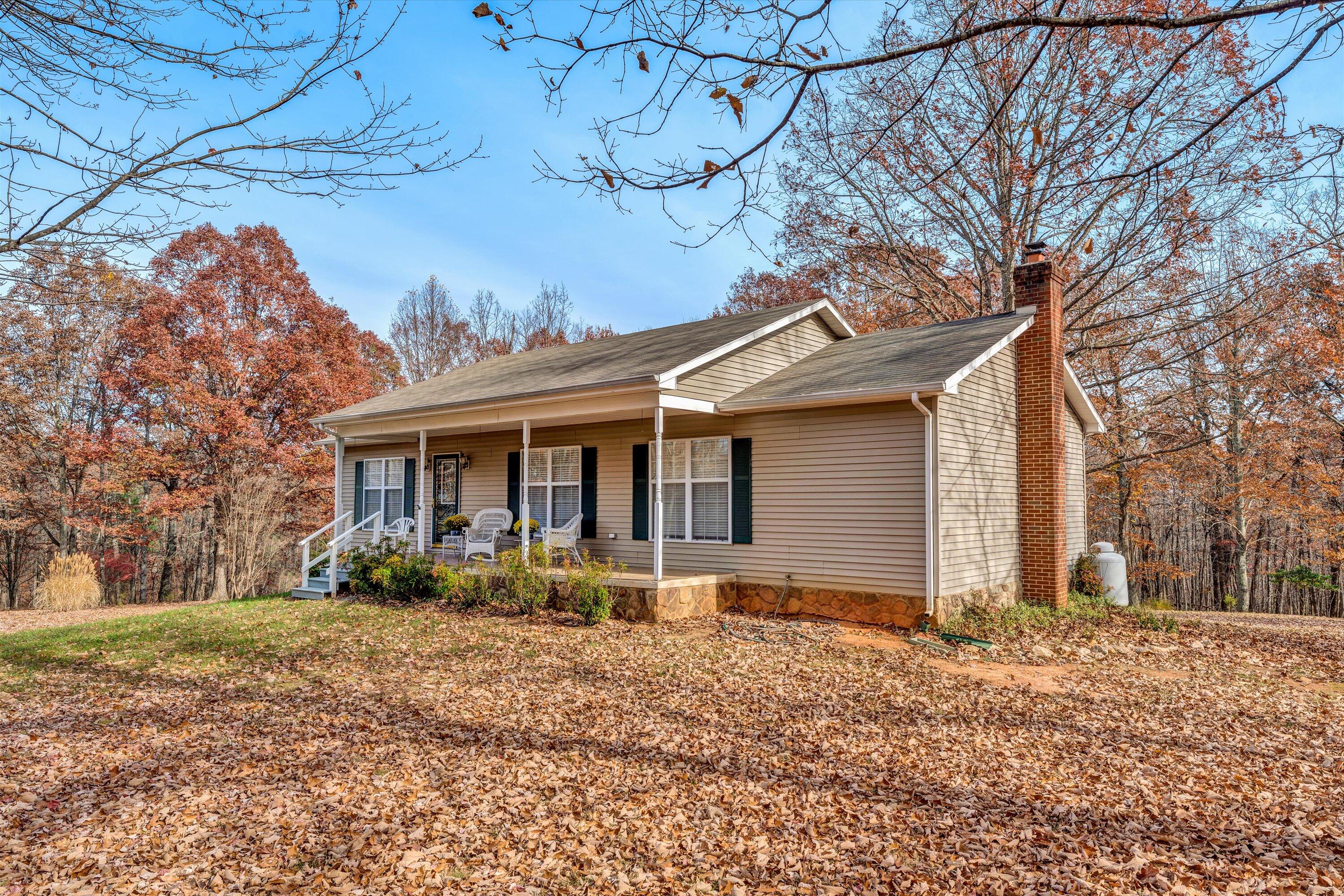 1288 Tuck Road Moneta, VA 24121 - Photo 3 of 36 03-111420230116
