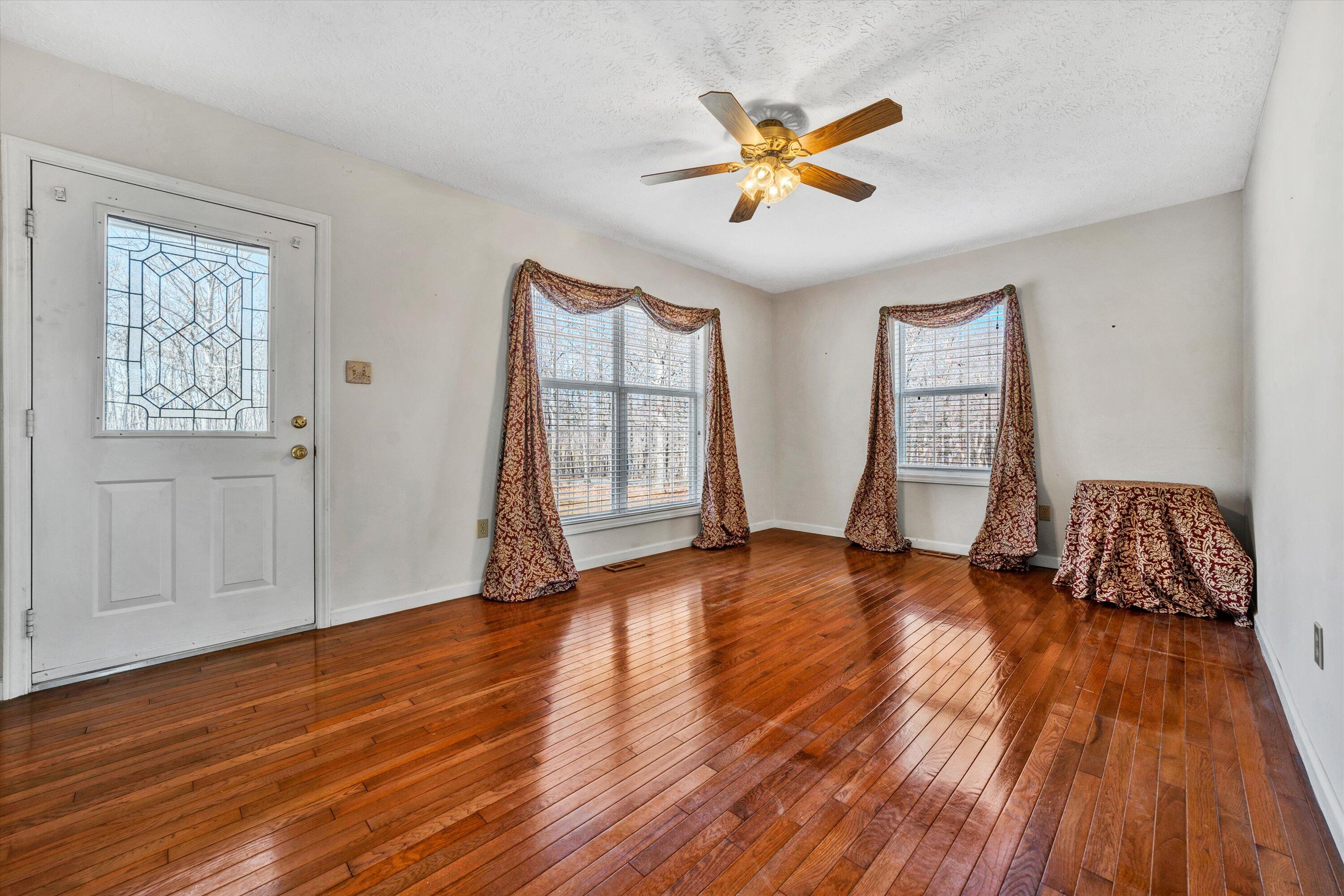 1288 Tuck Road Moneta, VA 24121 - Photo 5 of 36 05-121420230001