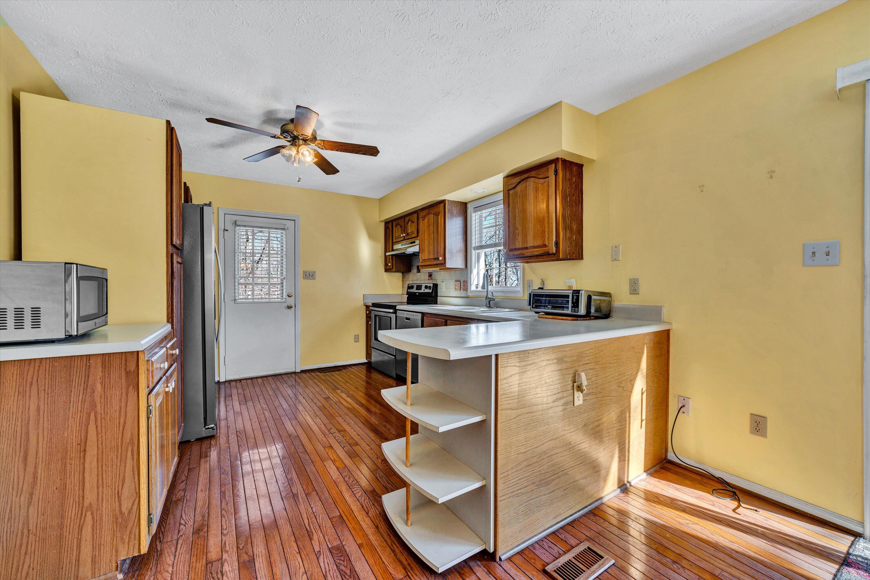 1288 Tuck Road Moneta, VA 24121 - Photo 8 of 36 08-121420230004