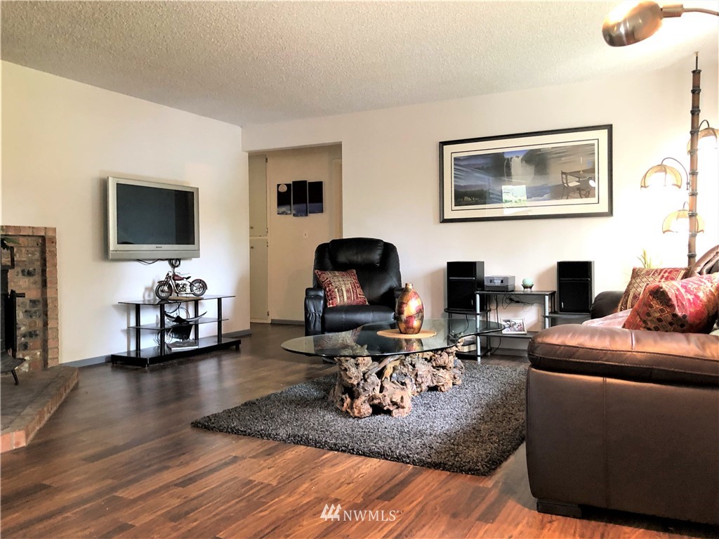 19010 Northeast Redmond Road Redmond, WA 98053 - Photo 4 of 33