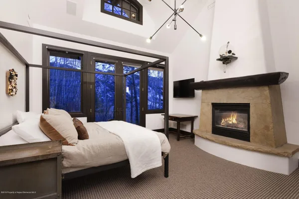 a bed room with a bed and a fireplace