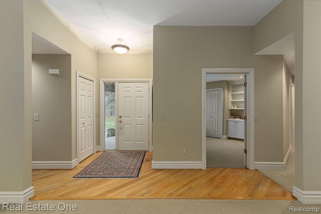7670 Allen Road Clarkston, MI 48348 - Photo 9 of 41