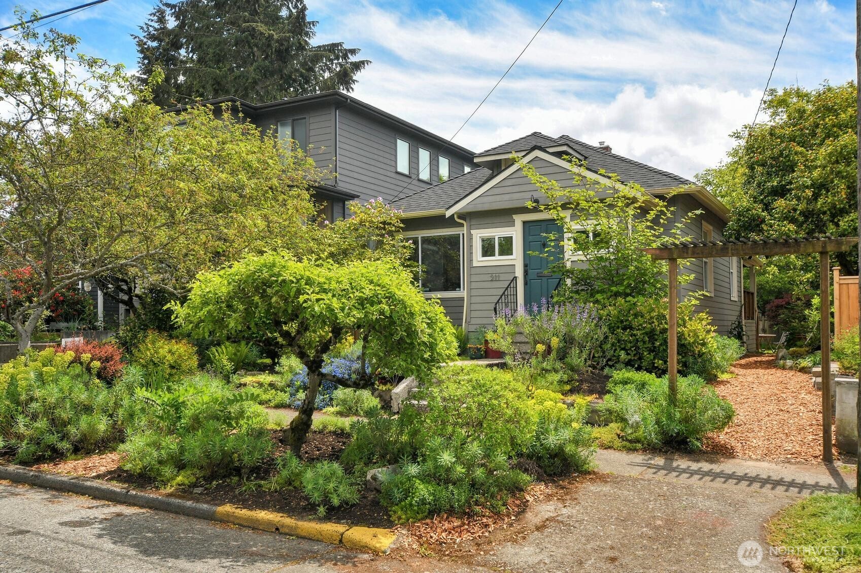 511 North 82nd Street Seattle, WA 98103 - Photo 2 of 23