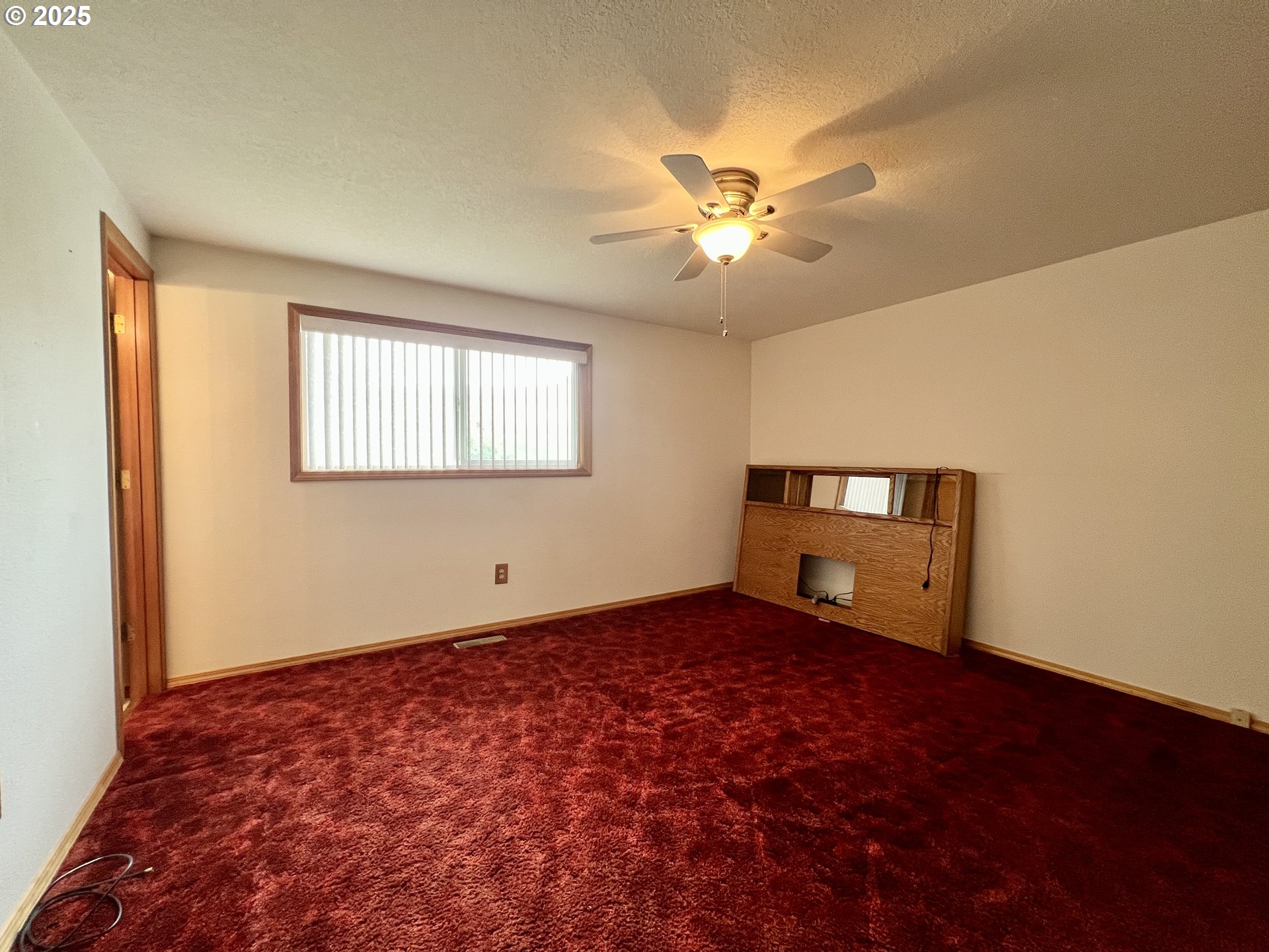 185 Rock Street Heppner, OR 97836 - Photo 21 of 25 a view of empty room with window