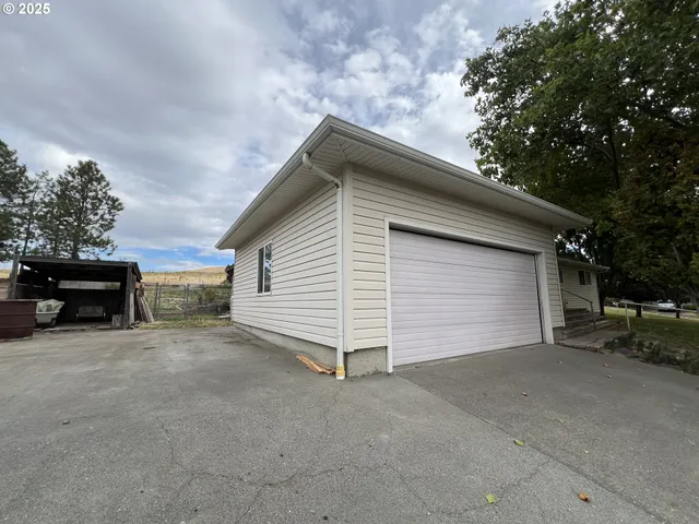 a view of backyard and garage