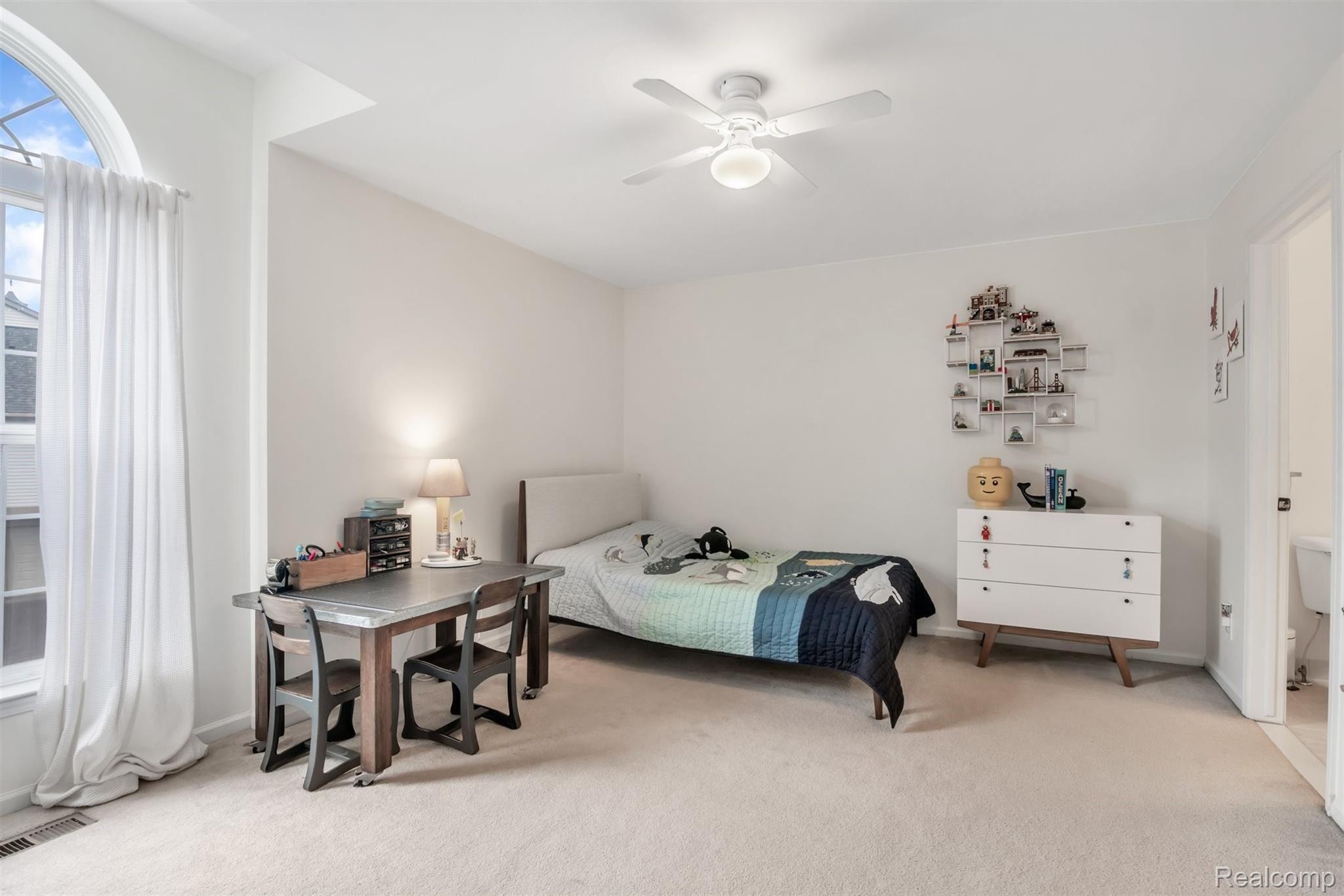 3570 Tremonte Circle Rochester, MI 48306 - Photo 19 of 33 3570 Tremonte Circle S Master Bed Room View 1.jpg