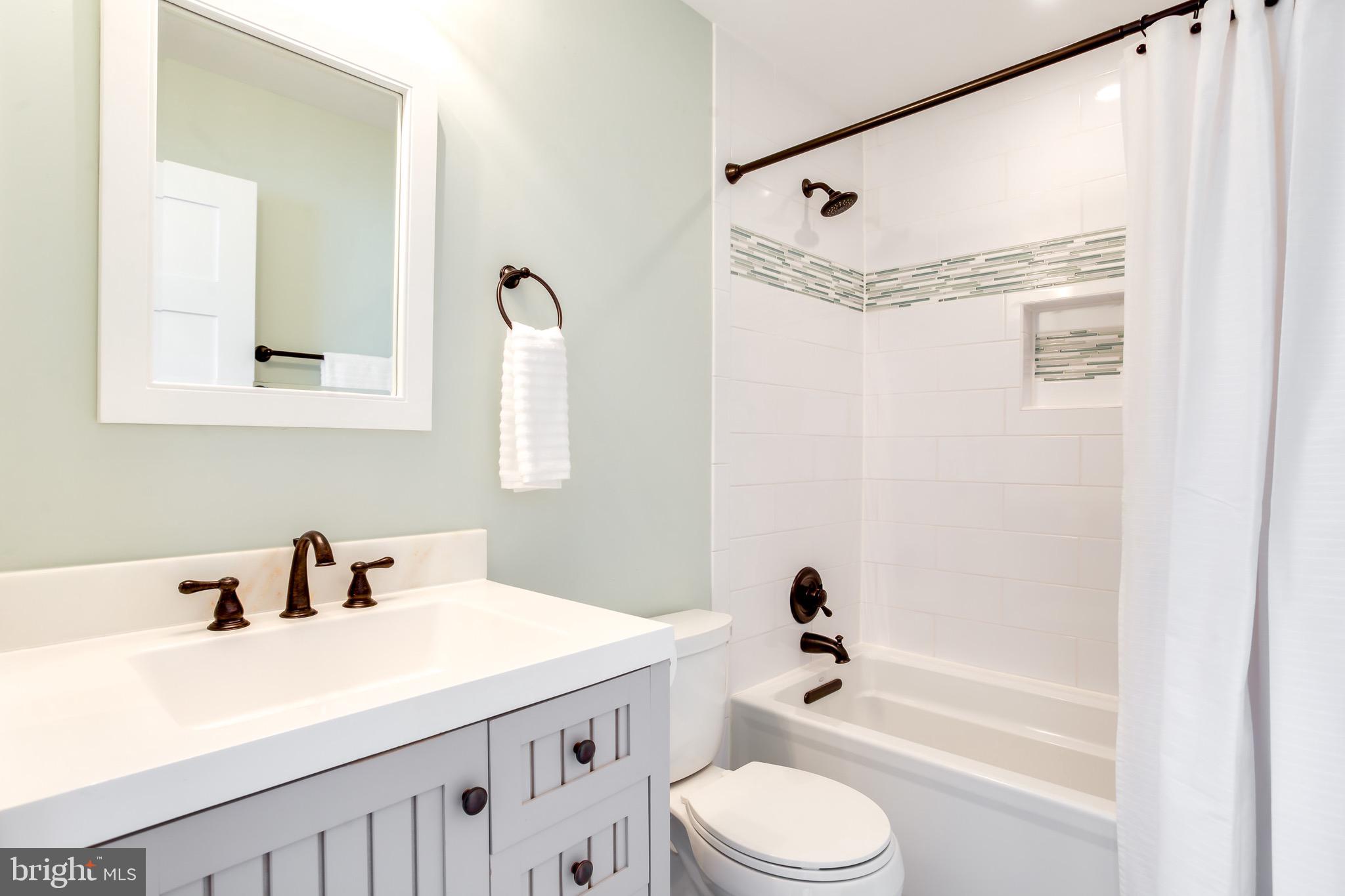 4124 21st Road North Arlington, VA 22207 - Photo 31 of 56 Upstairs Hall Bath