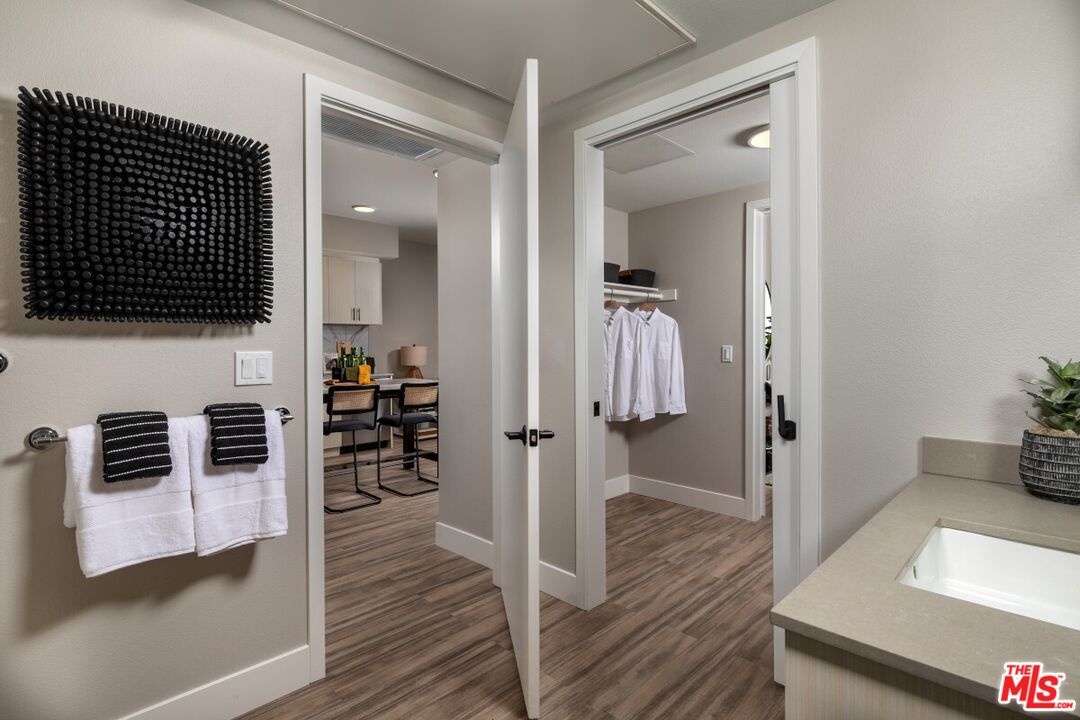 201 North La Brea Avenue, Unit 403 Inglewood, CA 90301 - Photo 13 of 19 a view of a living room