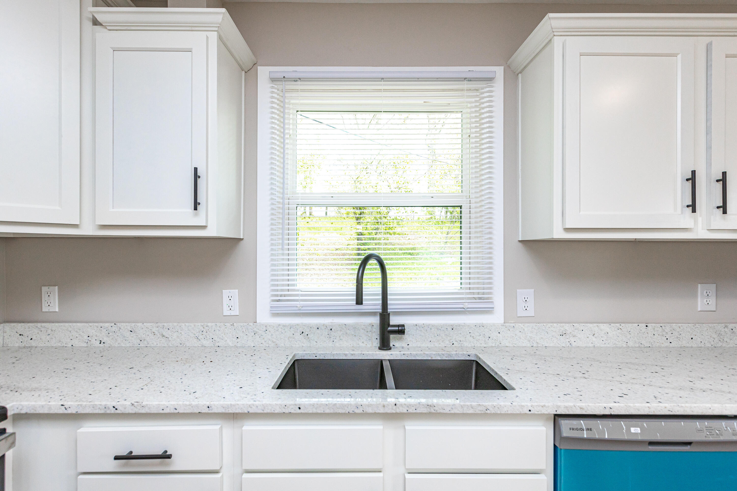 213 Brooks Road Richmond, KY 40475 - Photo 7 of 19 Kitchen 4