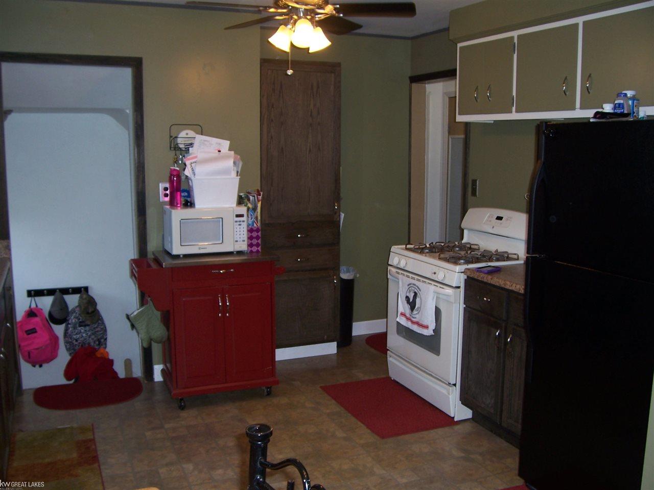 29501 Kelly Road Roseville, MI 48066 - Photo 4 of 16 31292170-3.JPG