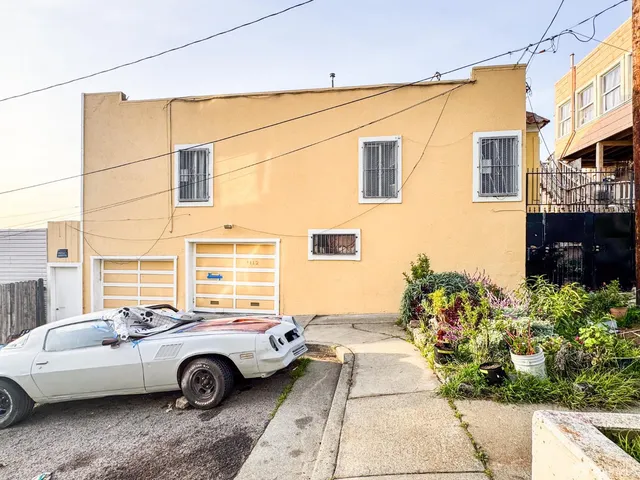a view of a car park in front of house